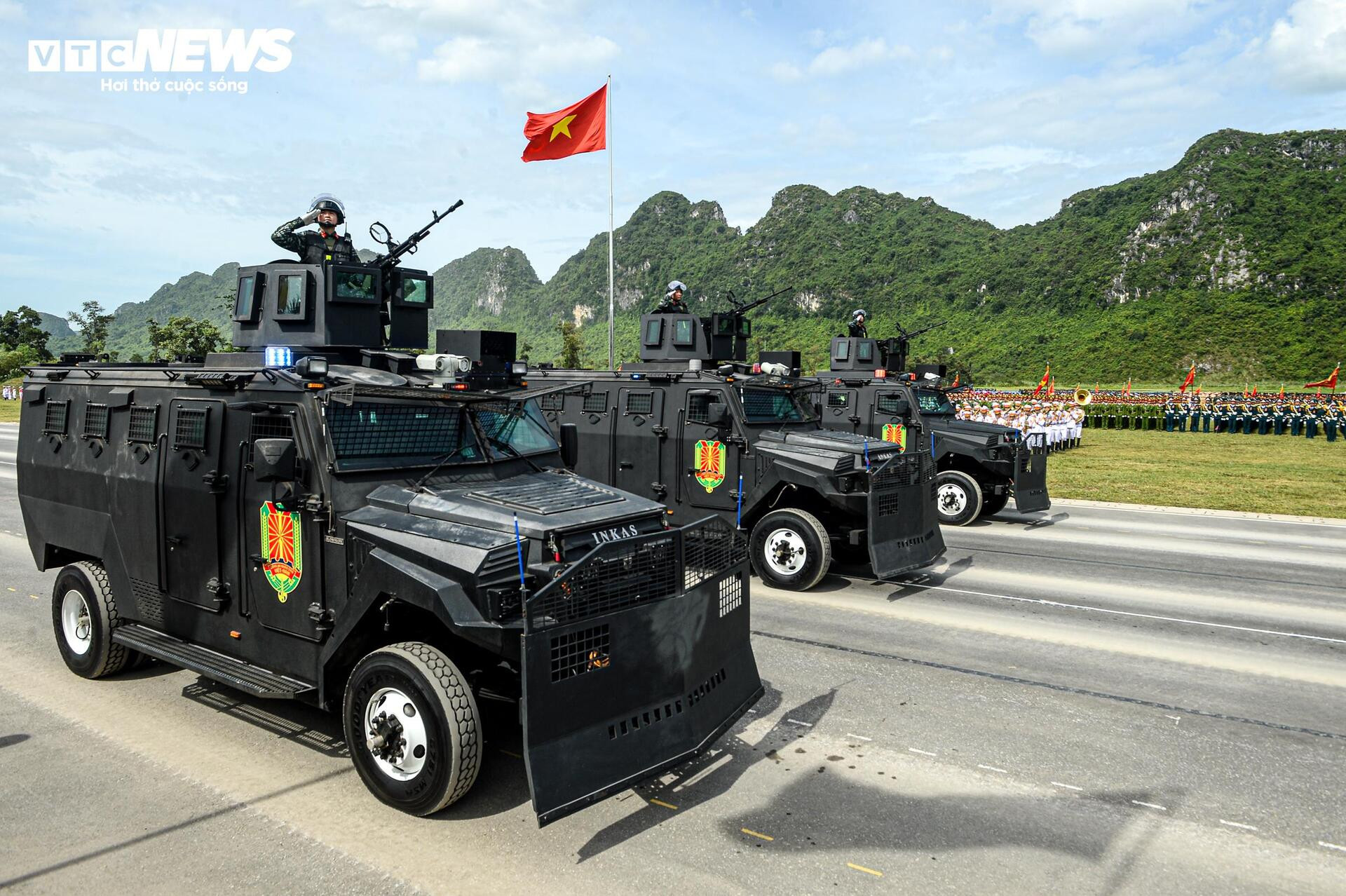 Tên lửa, xe chiến đấu 'Made in Vietnam' phô diễn sức mạnh tại buổi hợp luyện A80 - 24