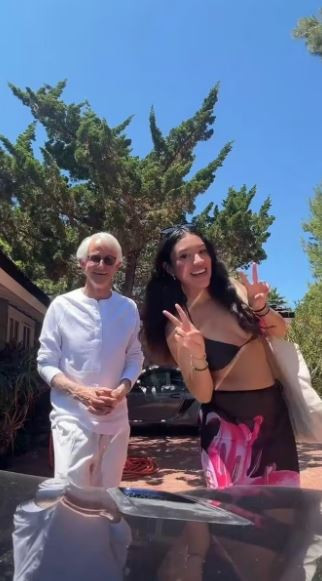 Cô gái 27 tuổi cưới ông lão 73 tuổi, ngỡ ngàng với hoàn cảnh chú rể - Ảnh 4.