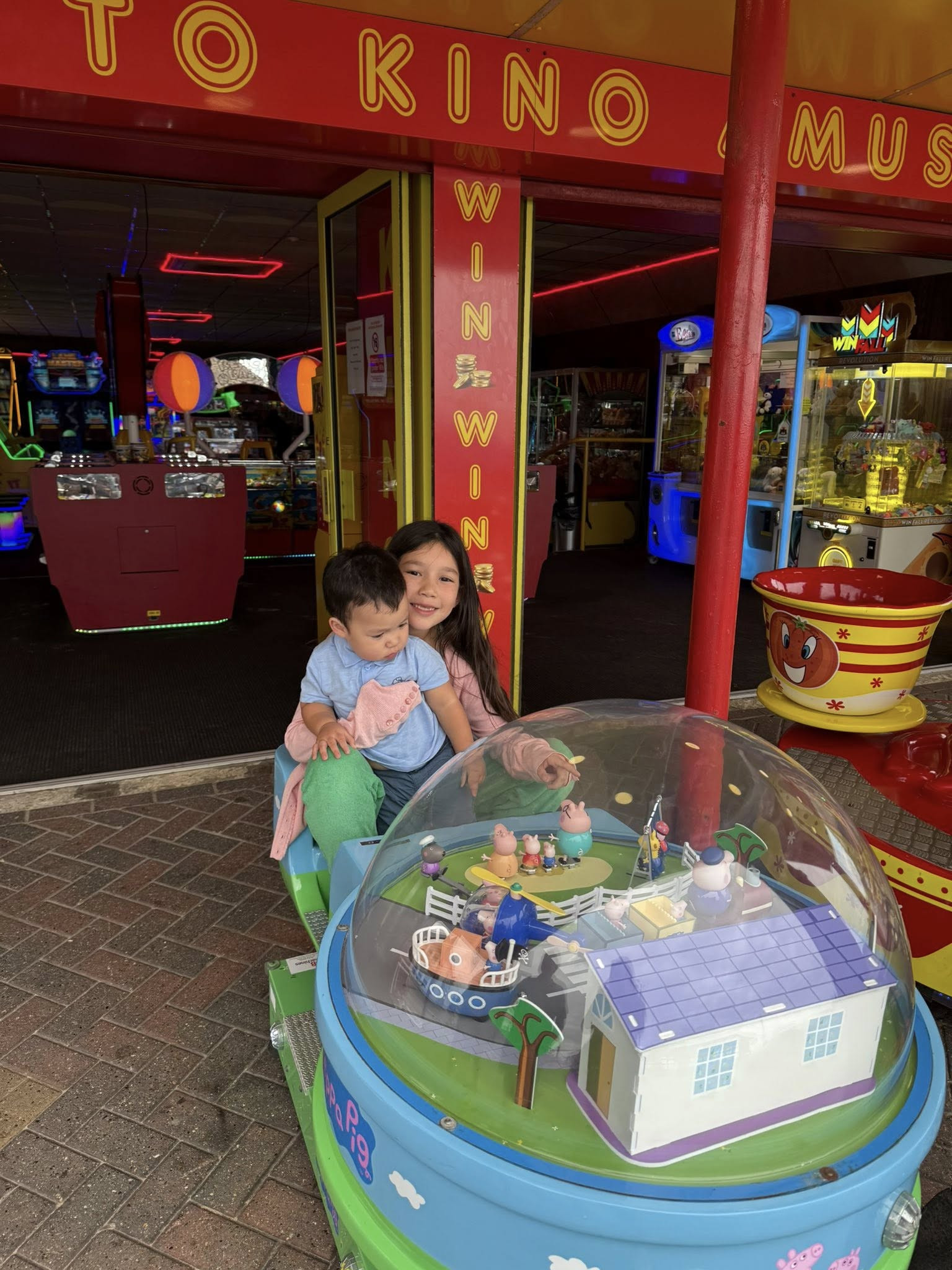 Con gái lai Tây của siêu mẫu Hà Anh: 7 tuổi biết chăm em cho mẹ, ngoại hình phổng phao - Ảnh 8.