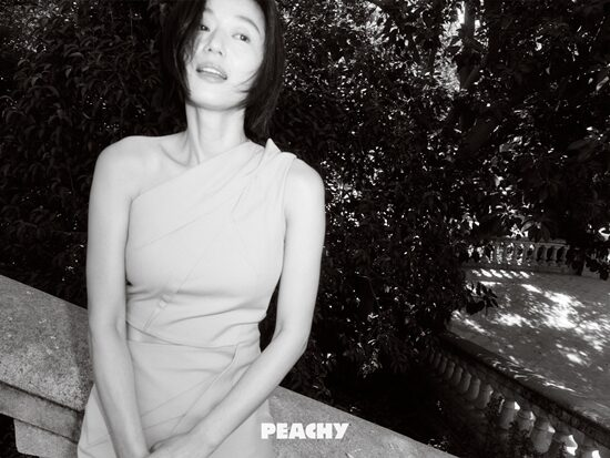 Cú lột xác đầy ngoạn mục ở tuổi 44 của “mợ chảnh” Jeon Ji Hyun - Ảnh 3.
