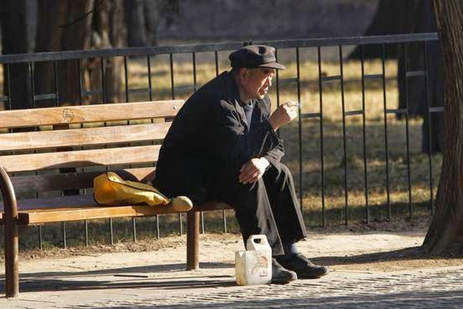 Cụ ông 80 tuổi sống cô đơn bệnh tật không ai chăm về già hối hận vì tài sản cho hết các con