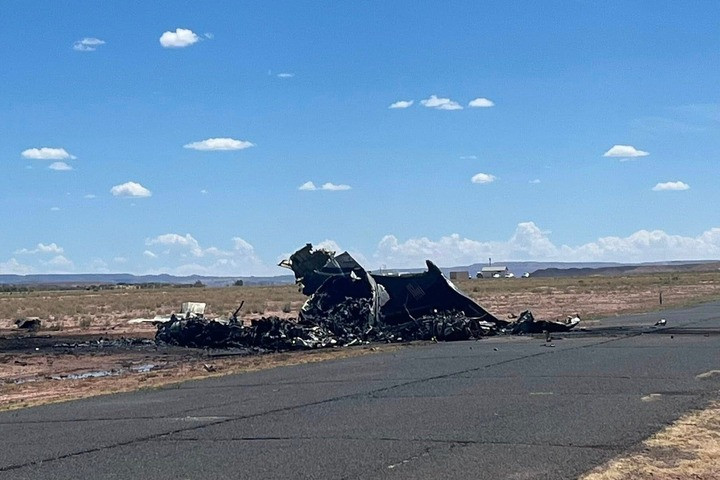 Chiếc máy bay vận chuyển y tế loại Beechcraft 300 rơi khi đang hạ cánh xuống Sân bay Thành phố Chinle ở Arizona vào trưa 5/8.