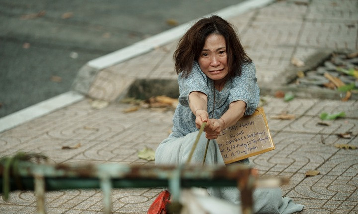 Phim 'Mang mẹ đi bỏ' cán mốc 100 tỷ đồng sau 6 ngày công chiếu - Ảnh 2.