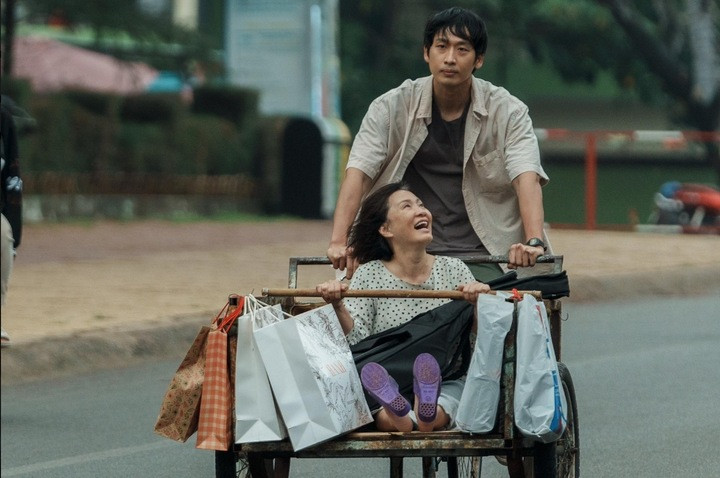 Phim 'Mang mẹ đi bỏ' cán mốc 100 tỷ đồng sau 6 ngày công chiếu - Ảnh 1.