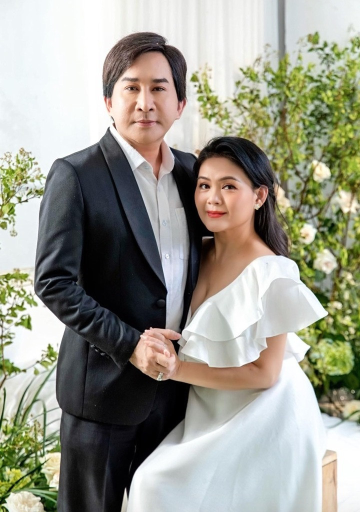 Kim Tử Long có cuộc sống viên mãn bên bà xã Trinh Trinh.