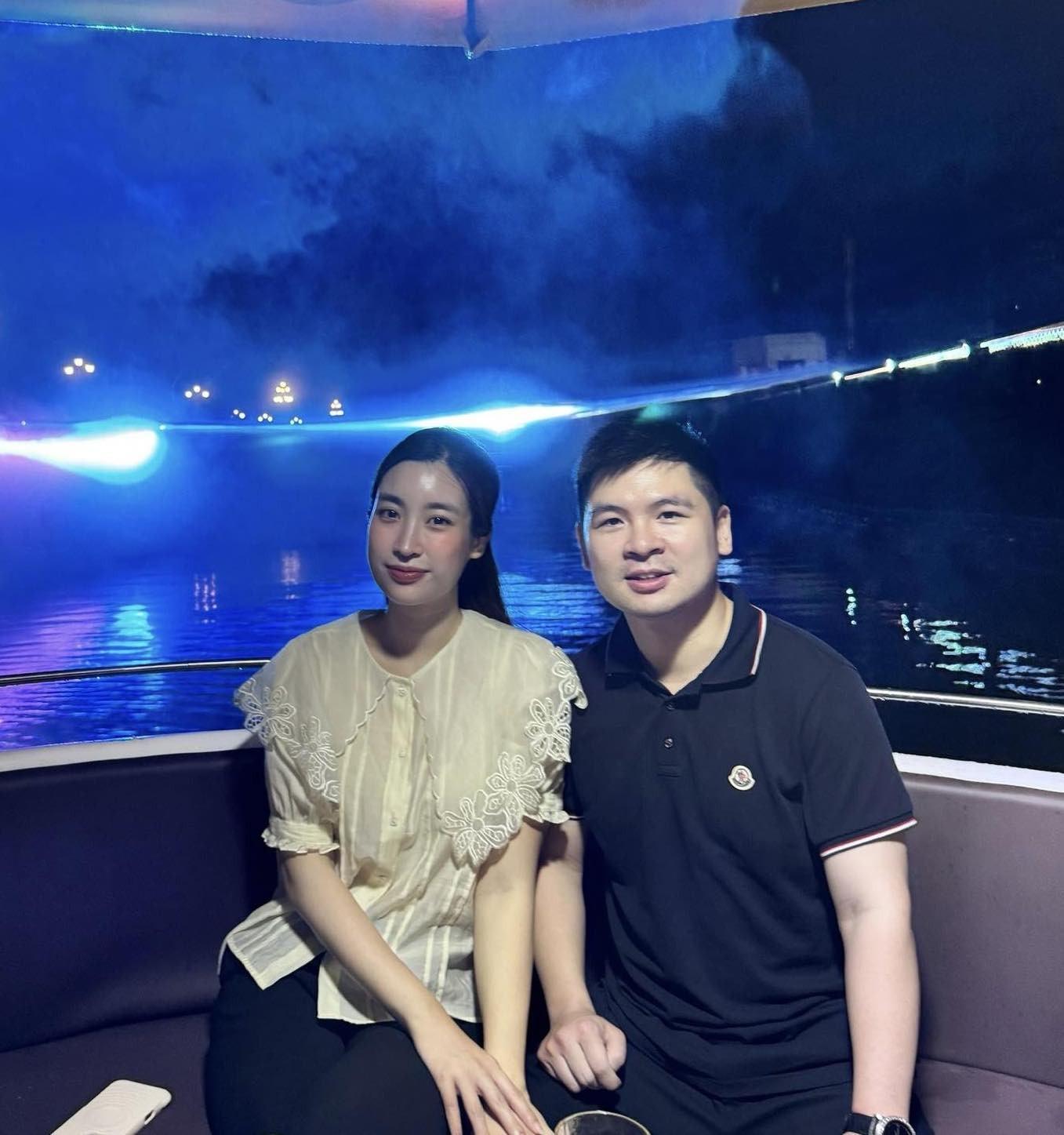 Chồng doanh nhân của Đỗ Mỹ Linh khoe ảnh vợ, fan chỉ ra một điểm chưa tinh tế- Ảnh 1.