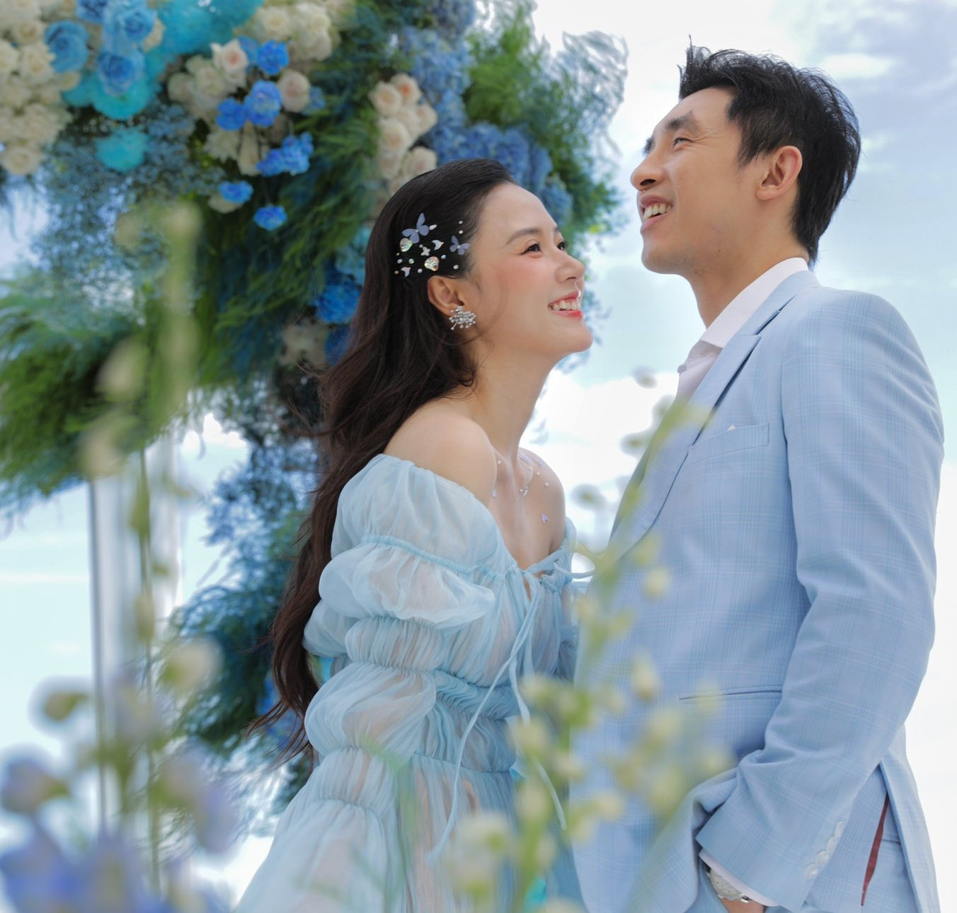 Clip thân mật của vợ chồng Midu gây xôn xao mạng xã hội