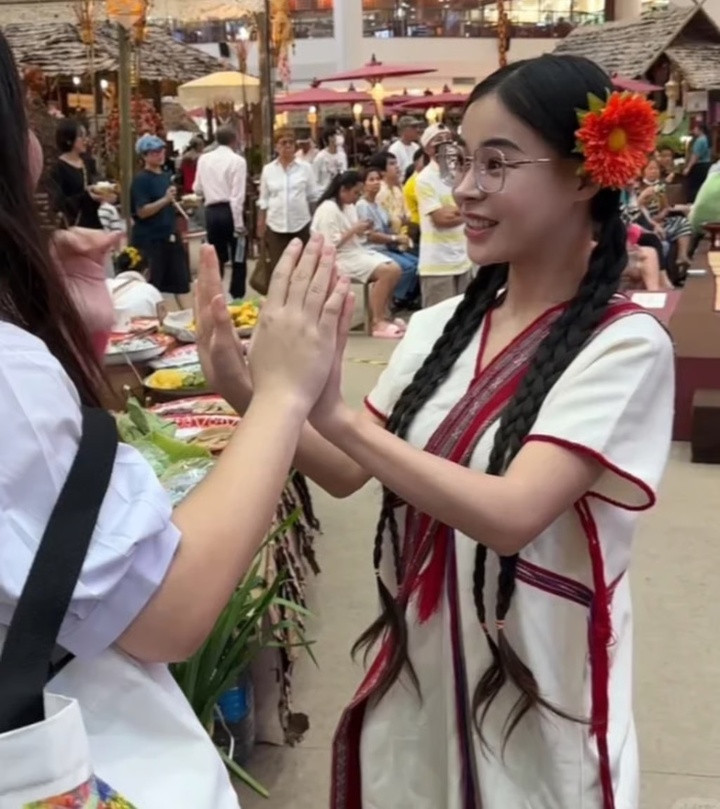 Aurora là đứa trẻ bị bắt cóc, bán làm con nuôi. (Ảnh: Handout)