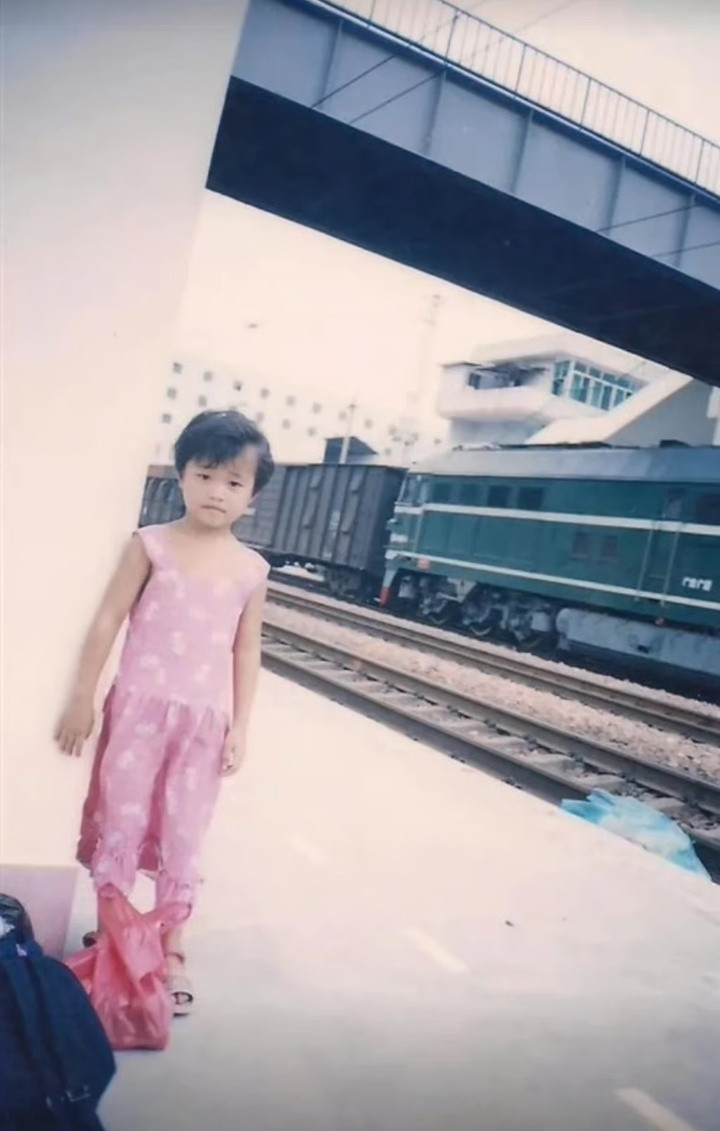 Cô chia sẻ bức ảnh thời thơ ấu do kẻ bắt cóc chụp. (Ảnh: Handout)