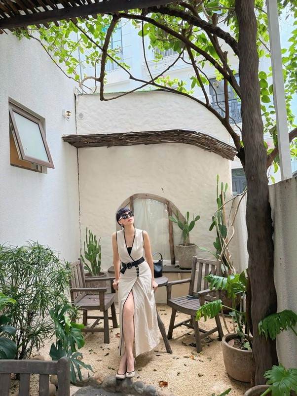 Mẹ vợ hot nhất làng bóng khoe chân dài cực phẩm - Ảnh 1.