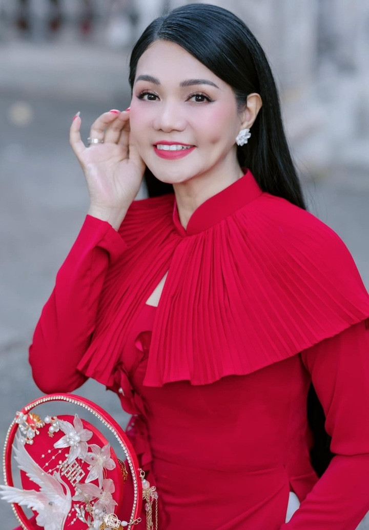 Ngọc Huyền trẻ đẹp ở tuổi U60.