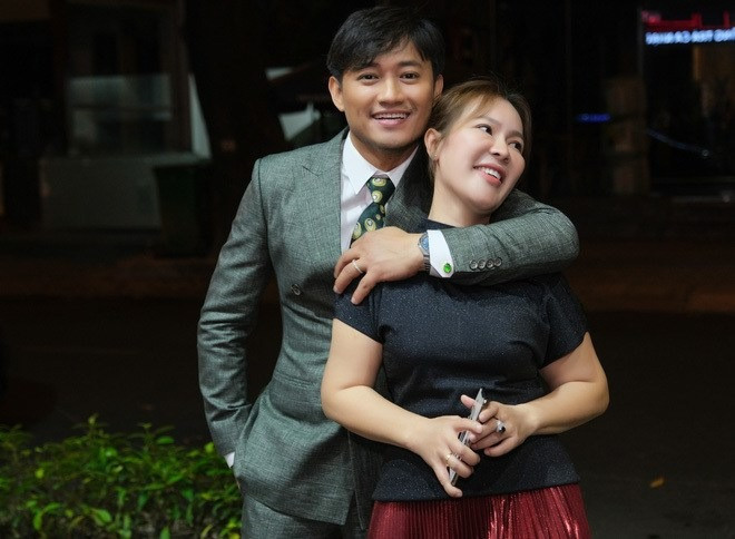 Phản ứng khó tin của vợ Quý Bình khi bị nghi chiếm tài sản sau khi chồng qua đời