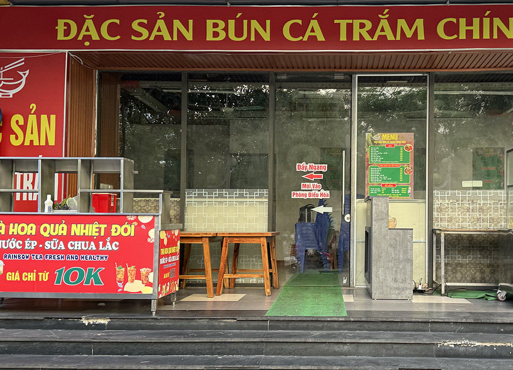 dong cua quang.jpg