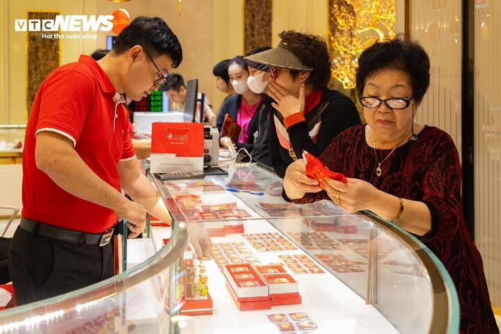 Chuyên gia khuyến cáo nên hạn chế mua vàng miếng thời điểm này để tránh rủi ro. (Ảnh: Minh Đức).