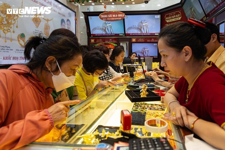 Giá vàng được dự báo có thể tăng lên đỉnh 125 triệu đồng/lượng trong những ngày tới. (Ảnh minh họa: Minh Đức)