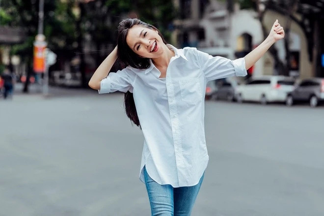 Muốn mặc đẹp hack tuổi như Hiền Thục hãy sắm 5 món đồ này