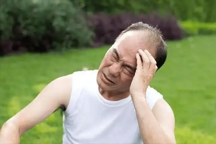 Bác sĩ cảnh báo 3 dấu hiệu khó chịu này thực chất là cảnh báo đột quỵ đừng bỏ qua