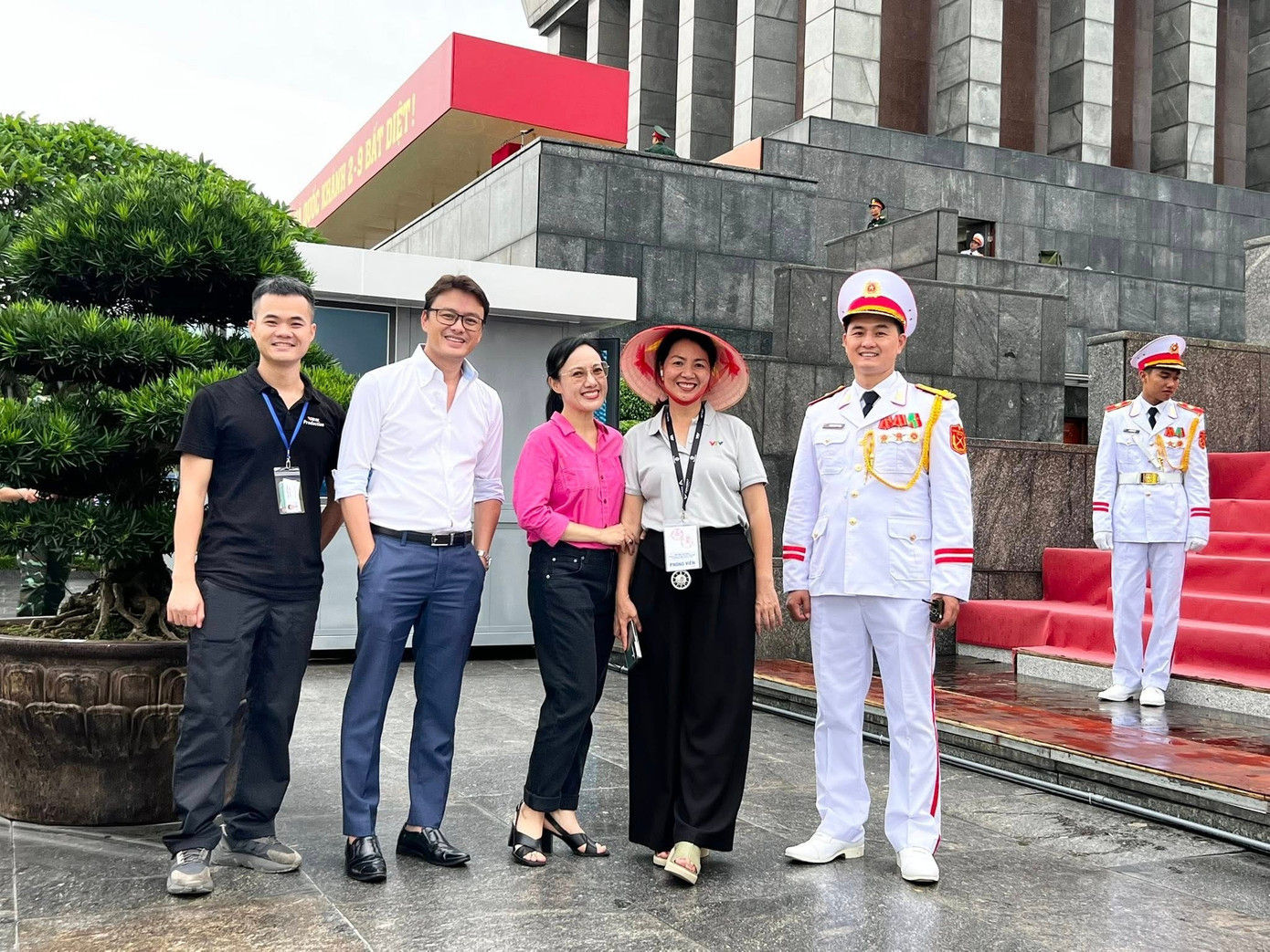 Chân dung 13 người trong tổ thuyết minh Lễ diễu binh, diễu hành A80 - Ảnh 4.