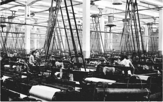Nhà máy dệt của gia tộc họ Vinh vào những năm đầu thế kỷ 20. (Ảnh: The Paper)