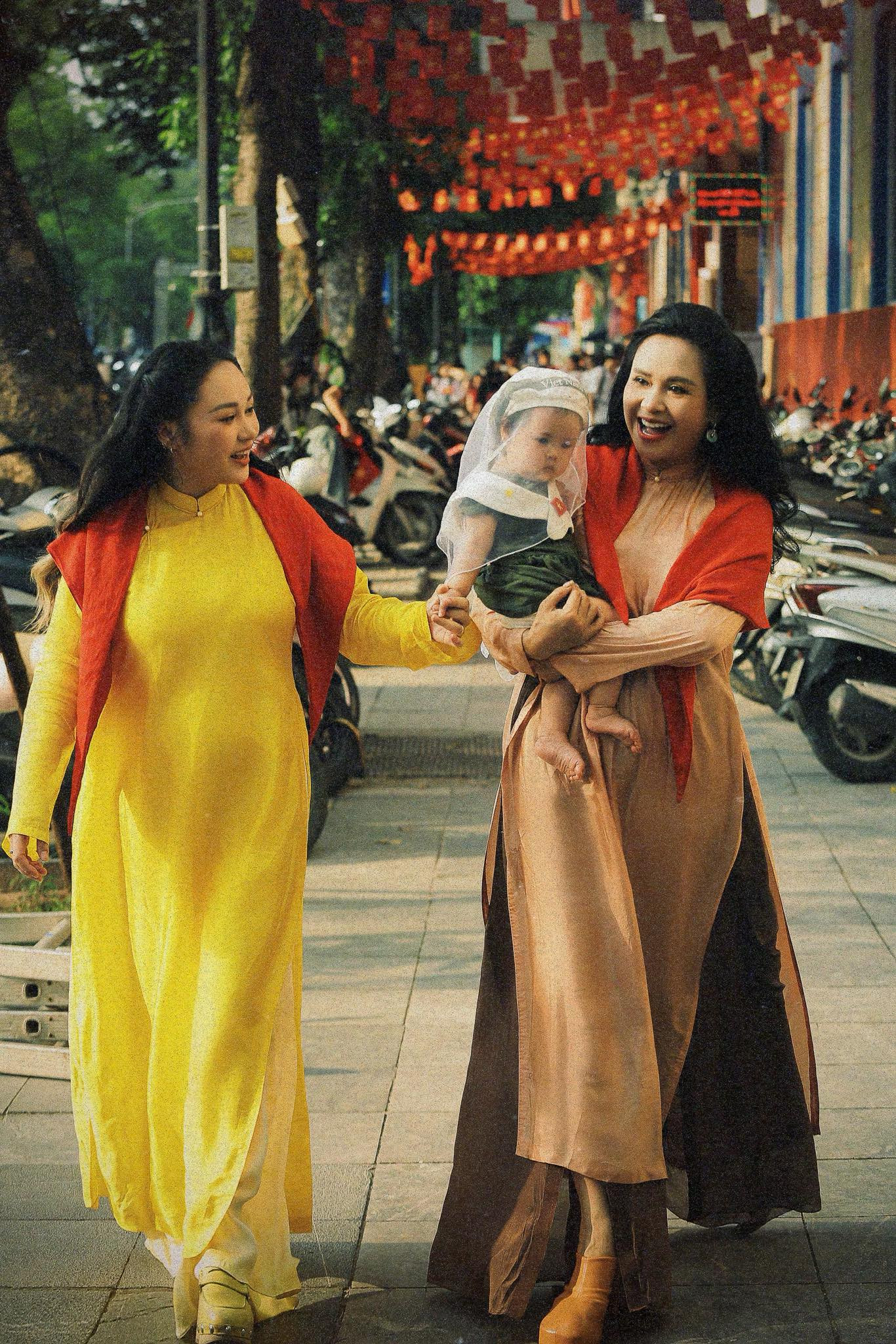 Nhóc tỳ nhà Tú Anh, Phương Oanh khiến fan xuýt xoa vẻ dễ thương của 'khối tí hon yêu nước' - Ảnh 7.