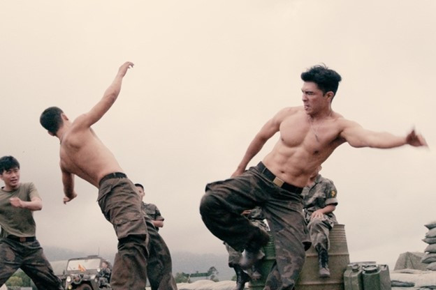 Gương mặt gây bất ngờ trong Mưa đỏ -