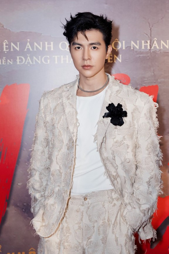 Gương mặt gây bất ngờ trong Mưa đỏ -