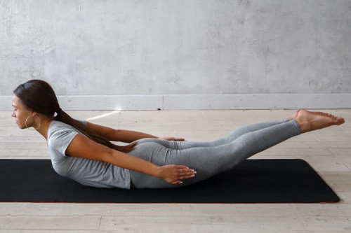 8 tư thế yoga giúp cơ bụng săn chắc- Ảnh 8.