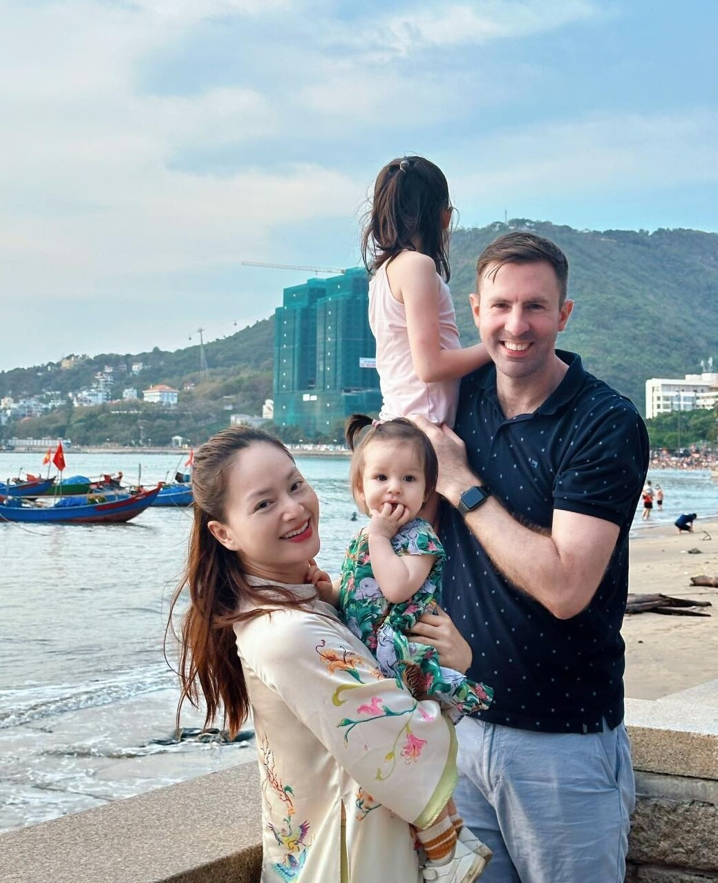 Lý do Lan Phương địu con tới tòa ly hôn chồng Tây