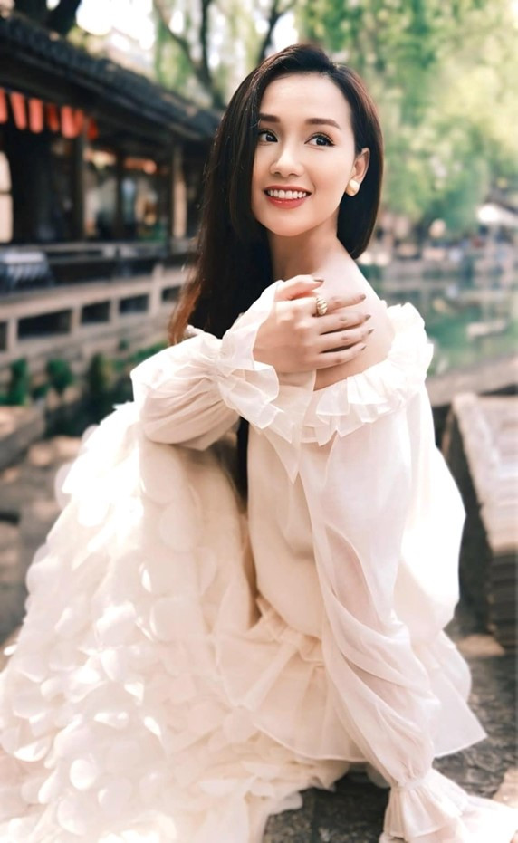 Nữ diễn viên xinh đẹp, giàu có nhất nhì show biz: Sở hữu biệt thự bề thế ở Hà Nội, tuổi 40 hạnh phúc bên chồng - Ảnh 14.