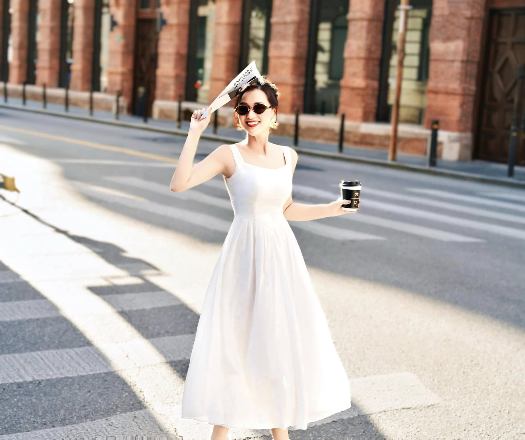 Nữ diễn viên xinh đẹp, giàu có nhất nhì show biz: Sở hữu biệt thự bề thế ở Hà Nội, tuổi 40 hạnh phúc bên chồng - Ảnh 9.