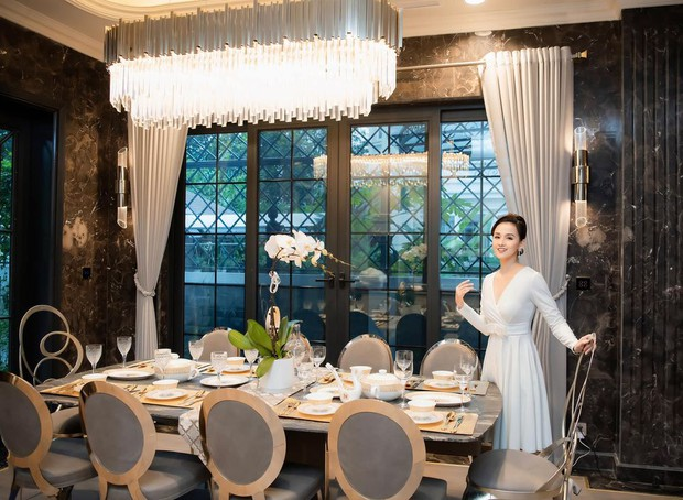 Nữ diễn viên xinh đẹp, giàu có nhất nhì show biz: Sở hữu biệt thự bề thế ở Hà Nội, tuổi 40 hạnh phúc bên chồng - Ảnh 8.