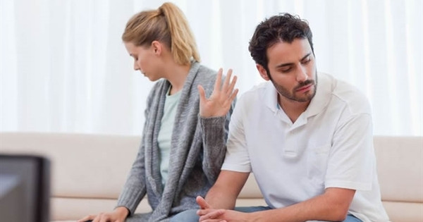 Chồng lén lút cho người yêu cũ vay 500 triệu, vợ ốm không cho 1 đồng còn nói 1 câu khiến cô chết lặng - Ảnh 2.