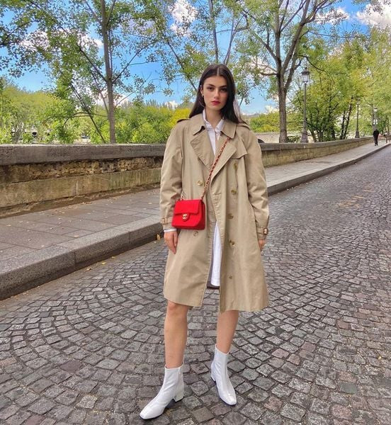 Đây mới là cách kết hợp áo khoác với áo sơ mi nữ hợp thời cho nàng tự tin xuống phố - Ảnh 4.