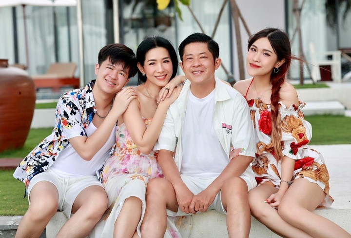 Tổ ấm viên mãn của người mẫu một thời.