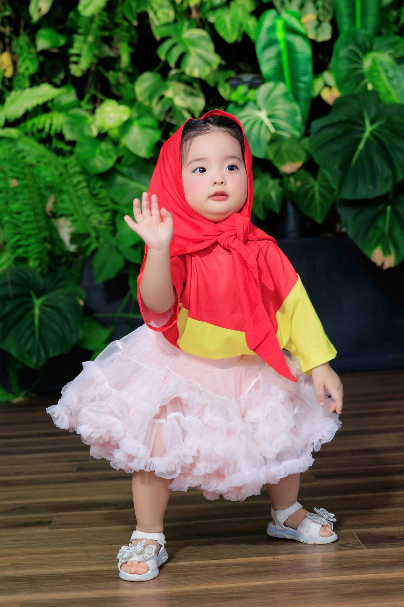 Con gái út nhà Khánh Thi - Phan Hiển đáng yêu như thiên thần ở tuổi lên 2 - Ảnh 8.