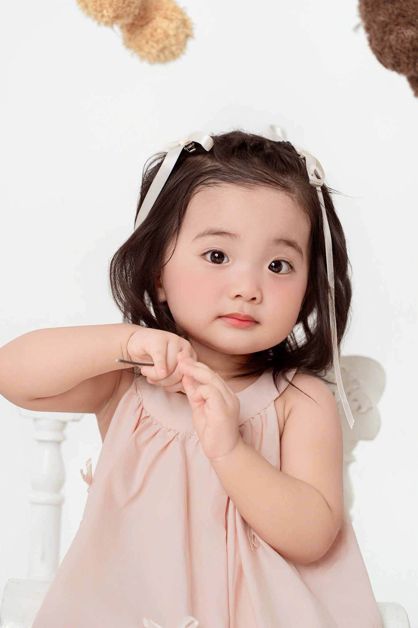 Con gái út nhà Khánh Thi - Phan Hiển đáng yêu như thiên thần ở tuổi lên 2 - Ảnh 3.