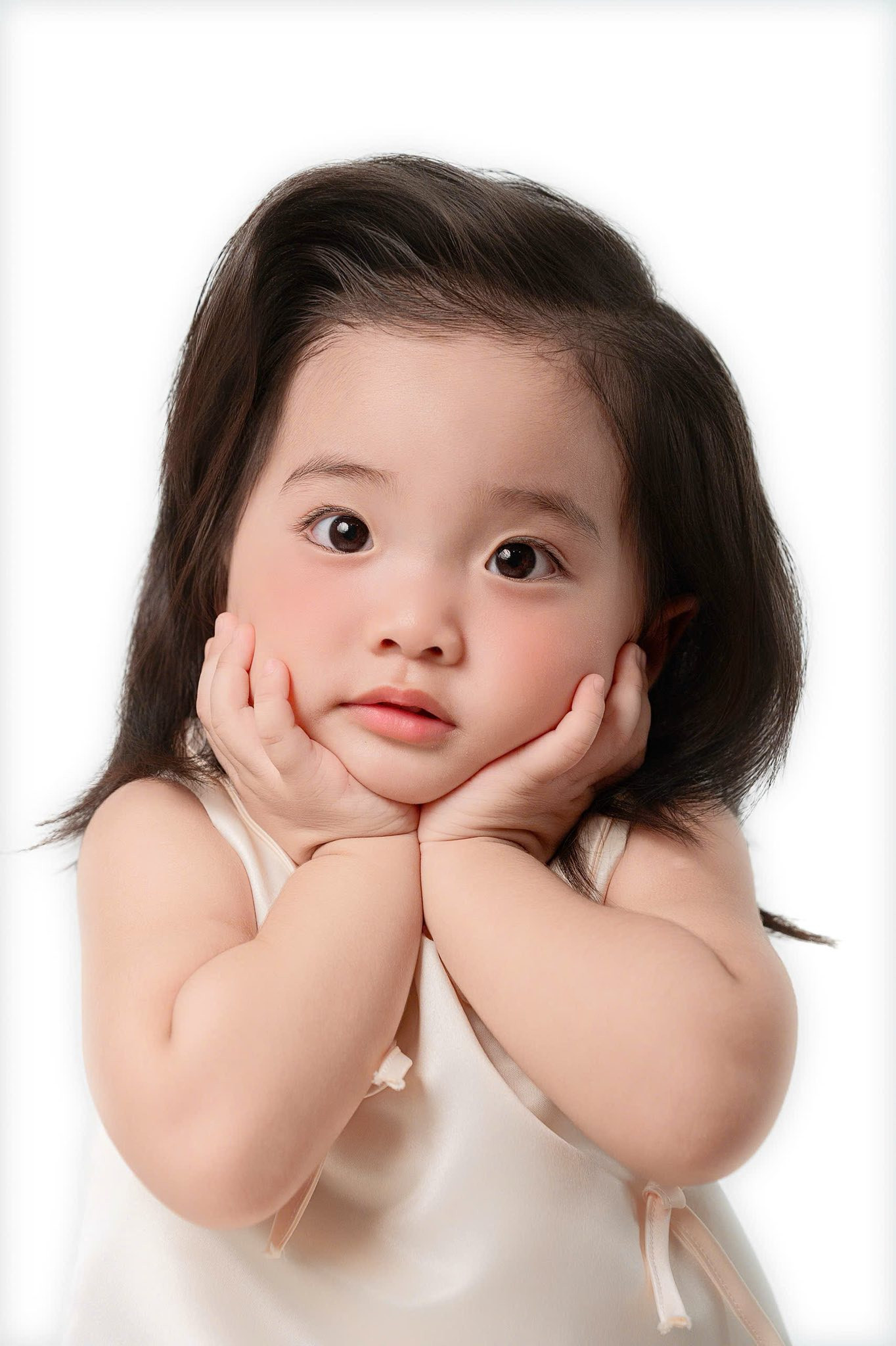 Con gái út nhà Khánh Thi - Phan Hiển đáng yêu như thiên thần ở tuổi lên 2 - Ảnh 4.