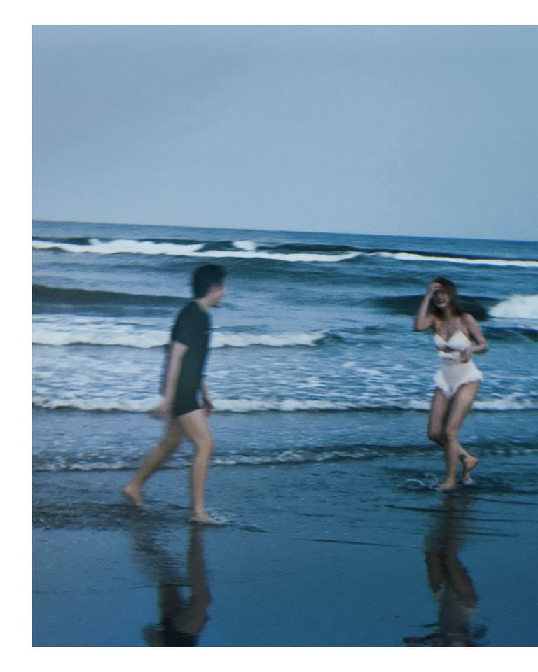 Gil Lê kín như bưng trong khoảnh khắc thân mật cùng Xoài Non trên biển