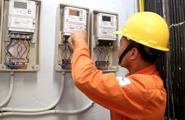 Người dân hoàn toàn được tự lắp đặt công tơ kiểm soát điện để đối chứng hóa đơn. (Ảnh minh họa)
