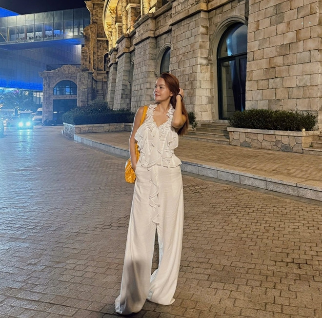 Phạm Quỳnh Anh ngoài 40 tuổi vẫn mặc đẹp và trẻ trung
