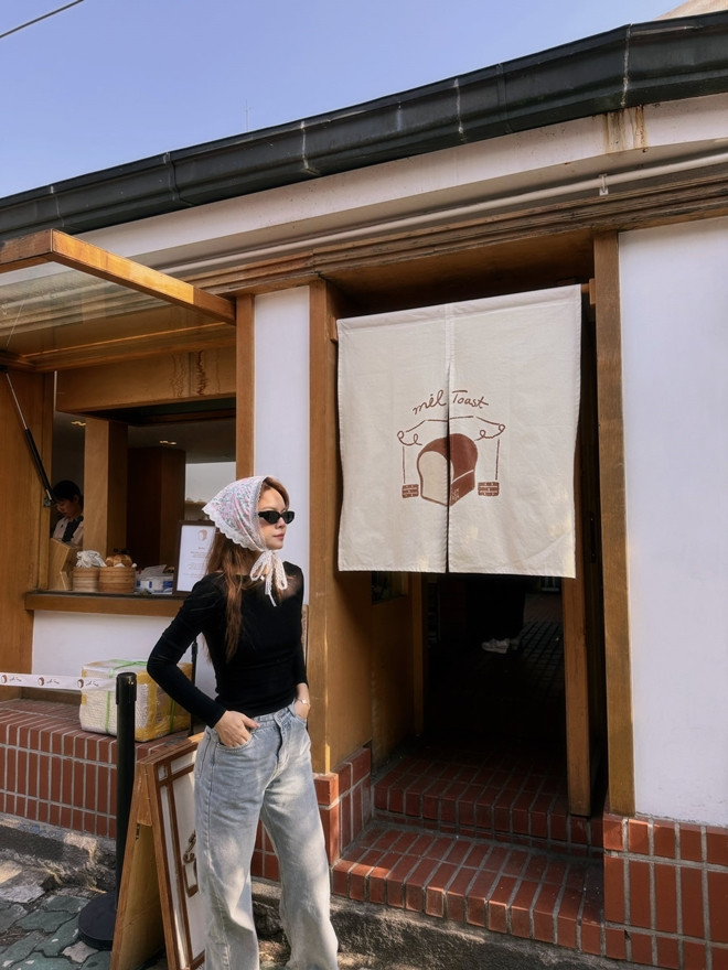 Phạm Quỳnh Anh ngoài 40 tuổi vẫn mặc đẹp và trẻ trung