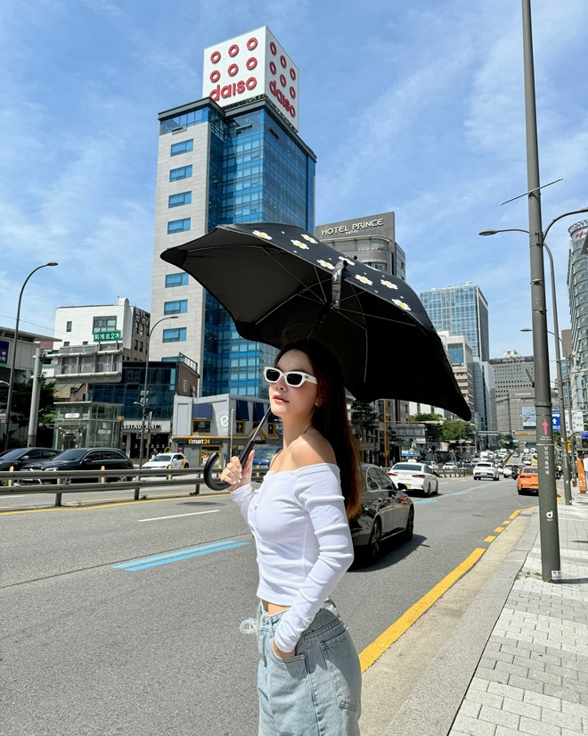 Phạm Quỳnh Anh ngoài 40 tuổi vẫn mặc đẹp và trẻ trung