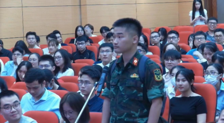 Tân bác sĩ Nguyễn Viết Hoan.