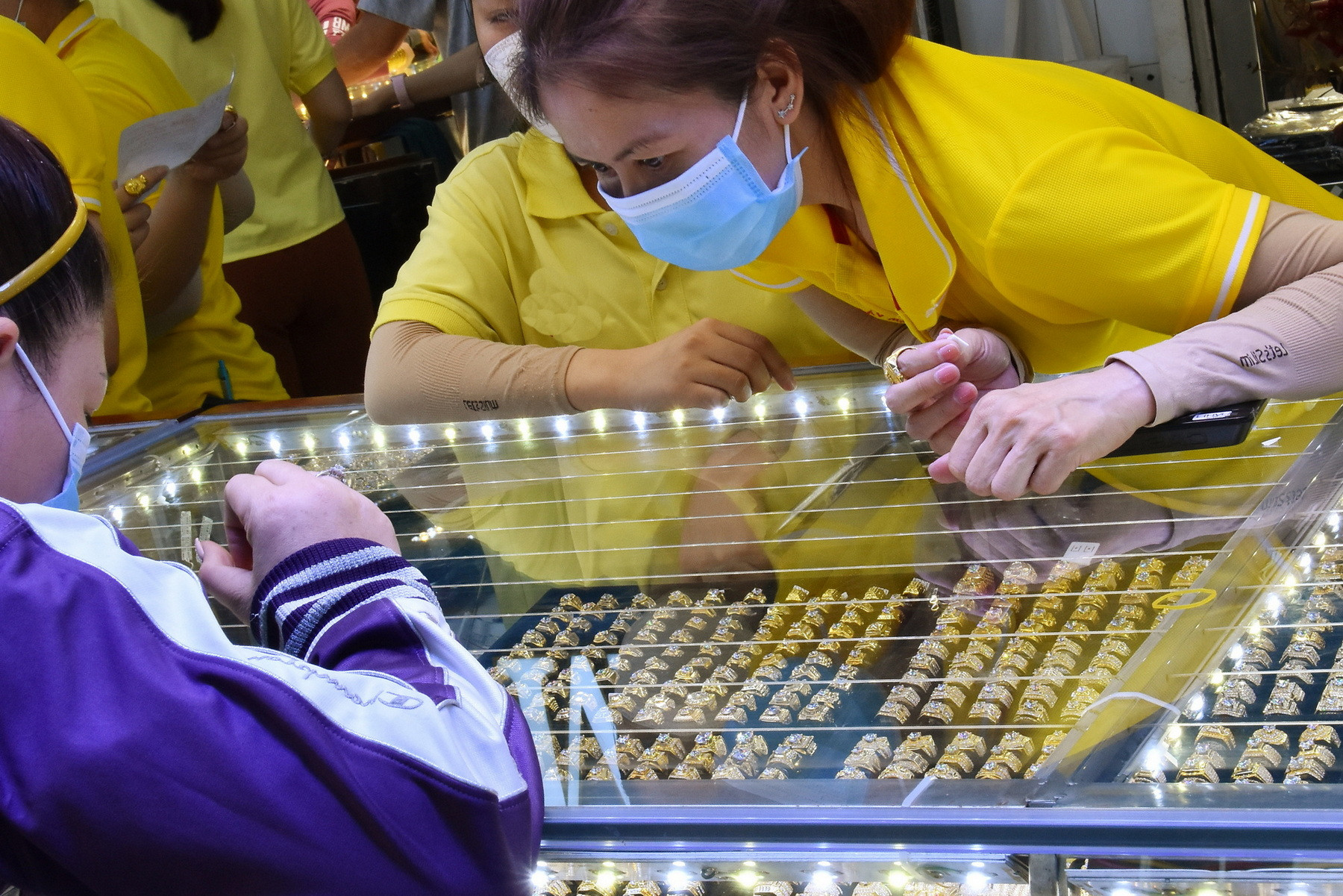 Giá vàng hôm nay 13-9: Tiếp tục đi lên - Ảnh 1.