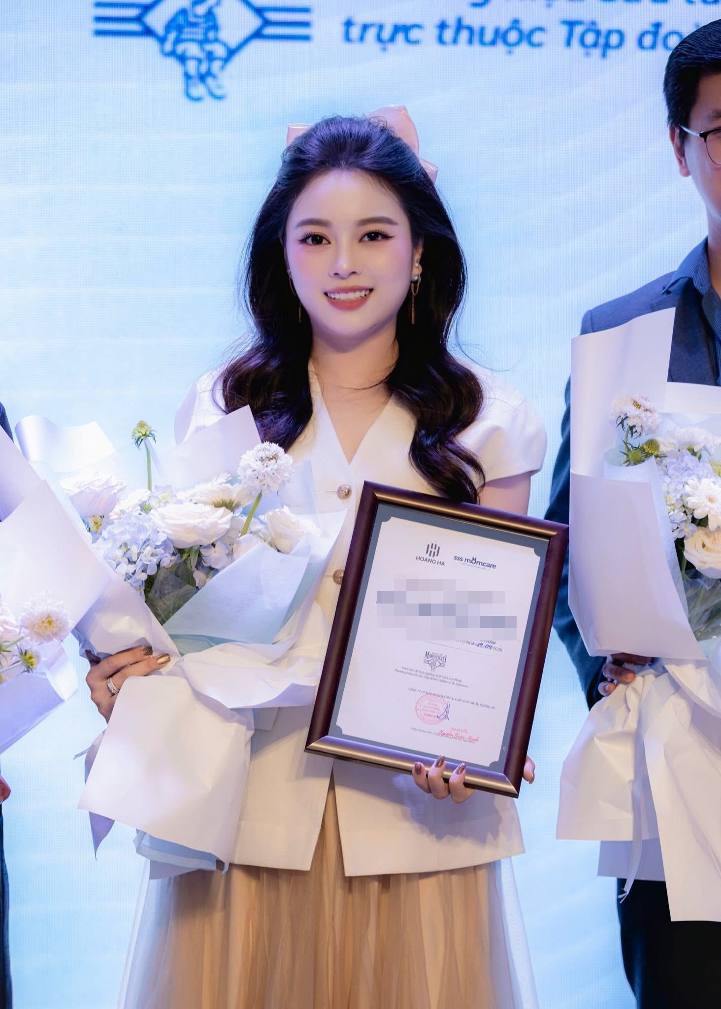 Lộ loạt ảnh quá khứ của hot mom Hằng Túi giật mình nhận chẳng ra