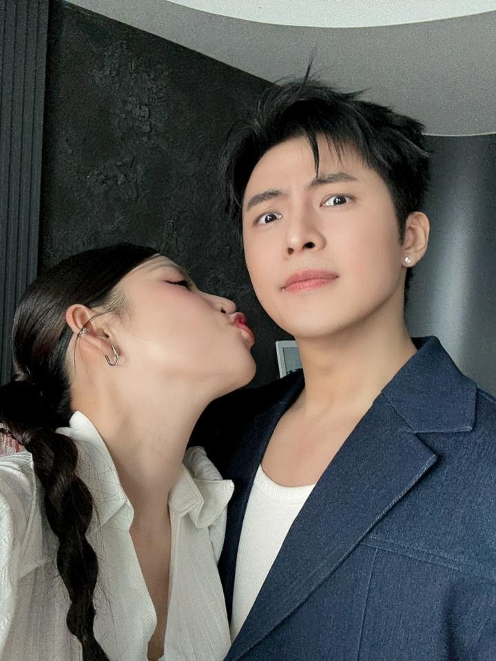 Puka  Gin Tuấn Kiệt giấu kín mặt con