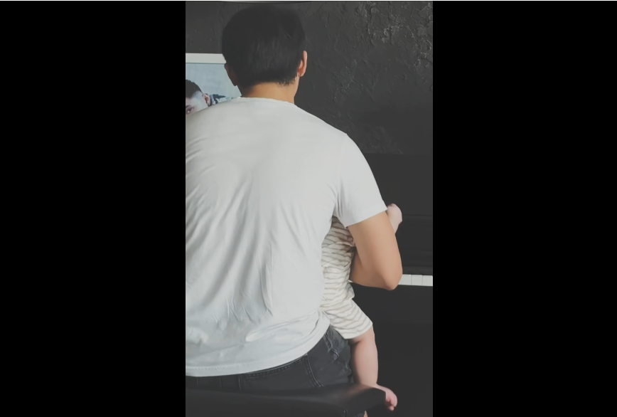 Puka  Gin Tuấn Kiệt giấu kín mặt con