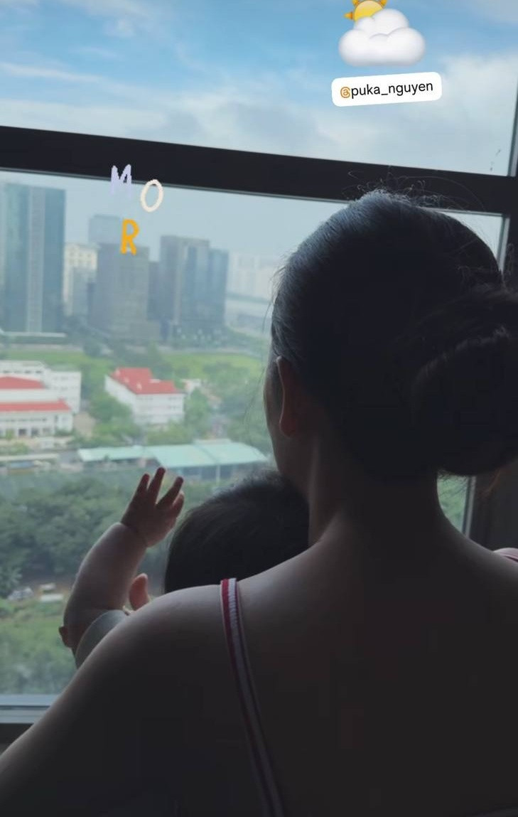 Puka  Gin Tuấn Kiệt giấu kín mặt con