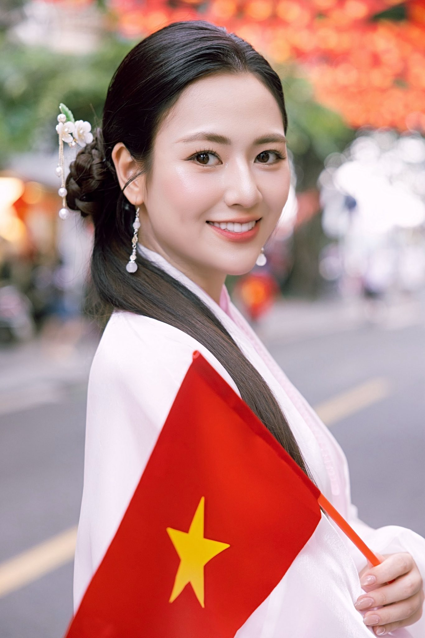 Nhan sắc Việt Hoa - bạn thân Phương Oanh trong Gió ngang khoảng trời xanh - Ảnh 4.