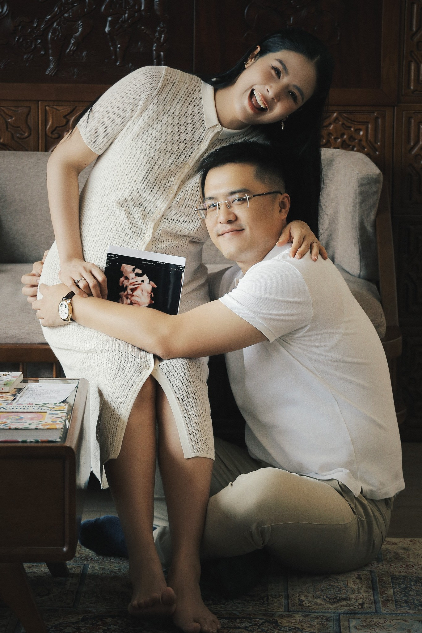 Hoa hậu Ngọc Hân cùng chồng và mẹ đẻ kỷ niệm tháng cuối thai kỳ - Ảnh 3.